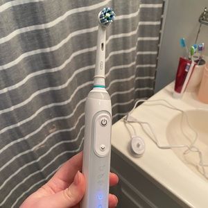 Oral B Electric Toothbrush